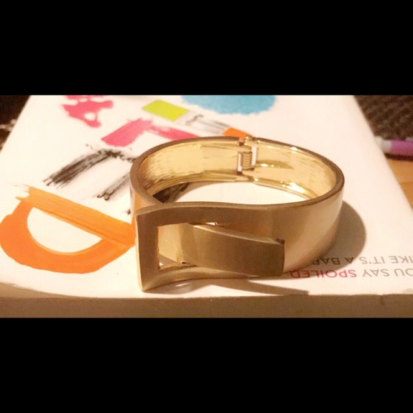 Fierce gold cuff - Picture 2 of 3